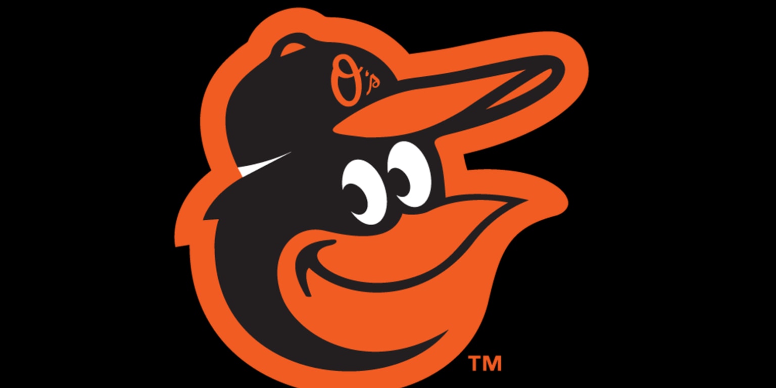 Rock-n-roll icon photobombs Orioles team picture, Sports