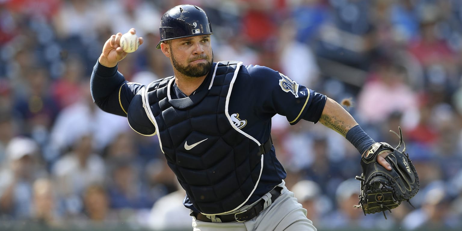 Milwaukee Brewers catcher Manny Piña hopes for quick return to majors