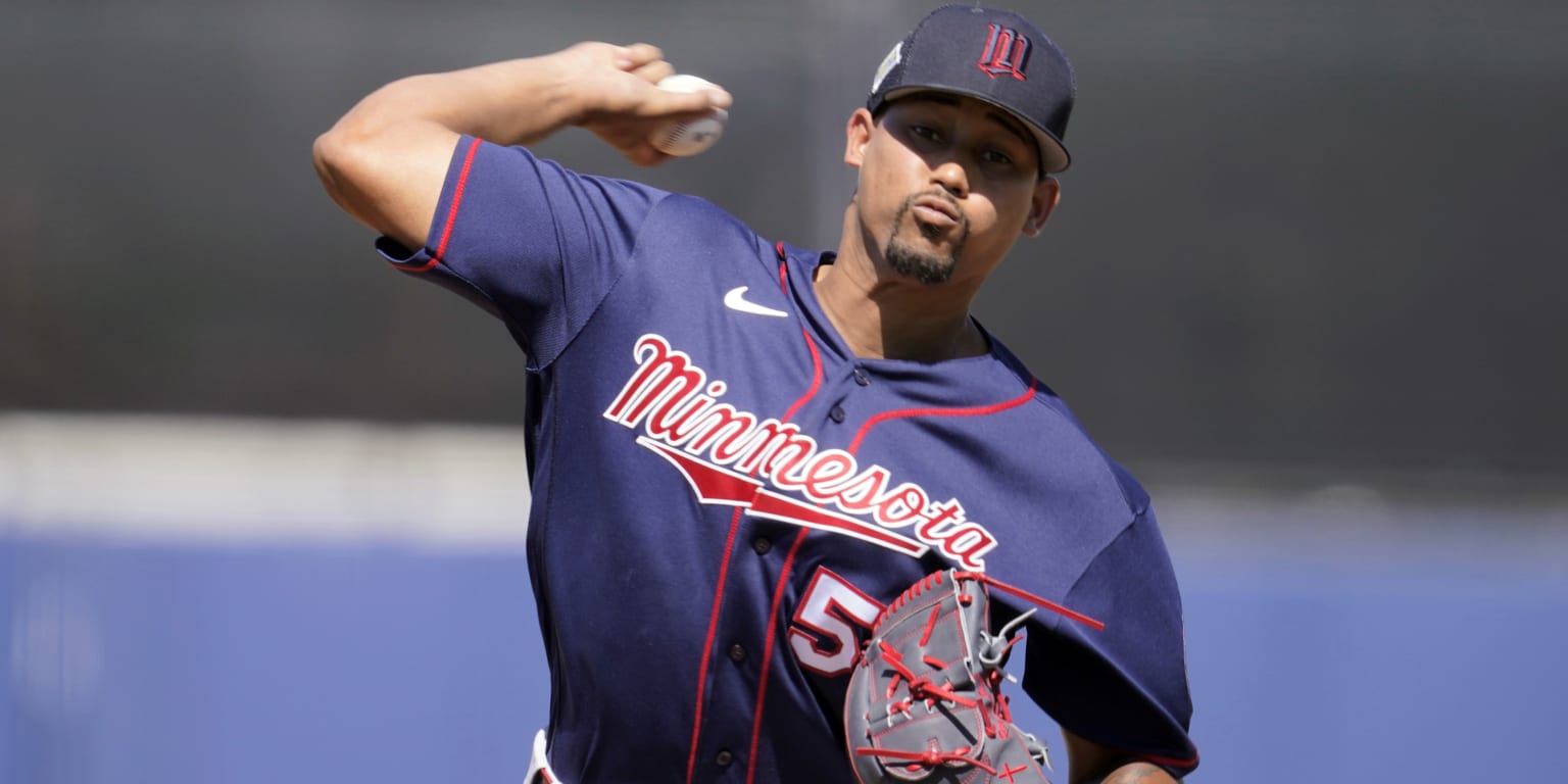 Minnesota Twins pitcher Jhoan Duran takes the mound against the