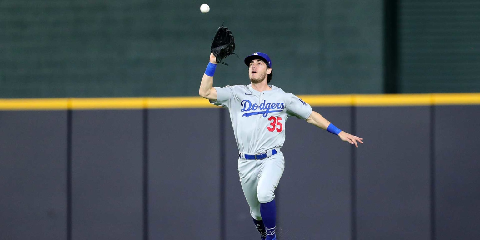 Dodgers: Comparing Chris Taylor's Insane Milwaukee Catches from