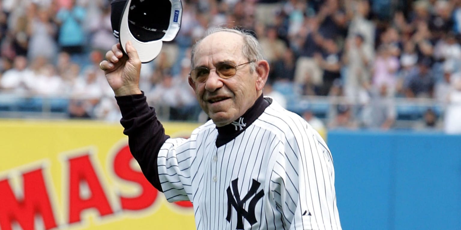 Family, friends, fans pay respects to Berra