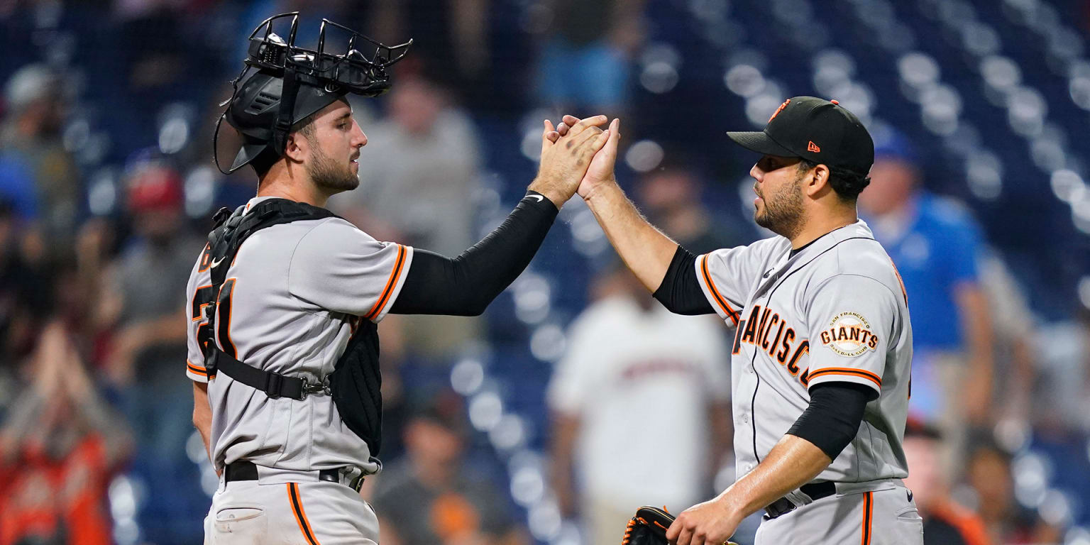 Joey Bart shows leadership in Giants win over Phillies