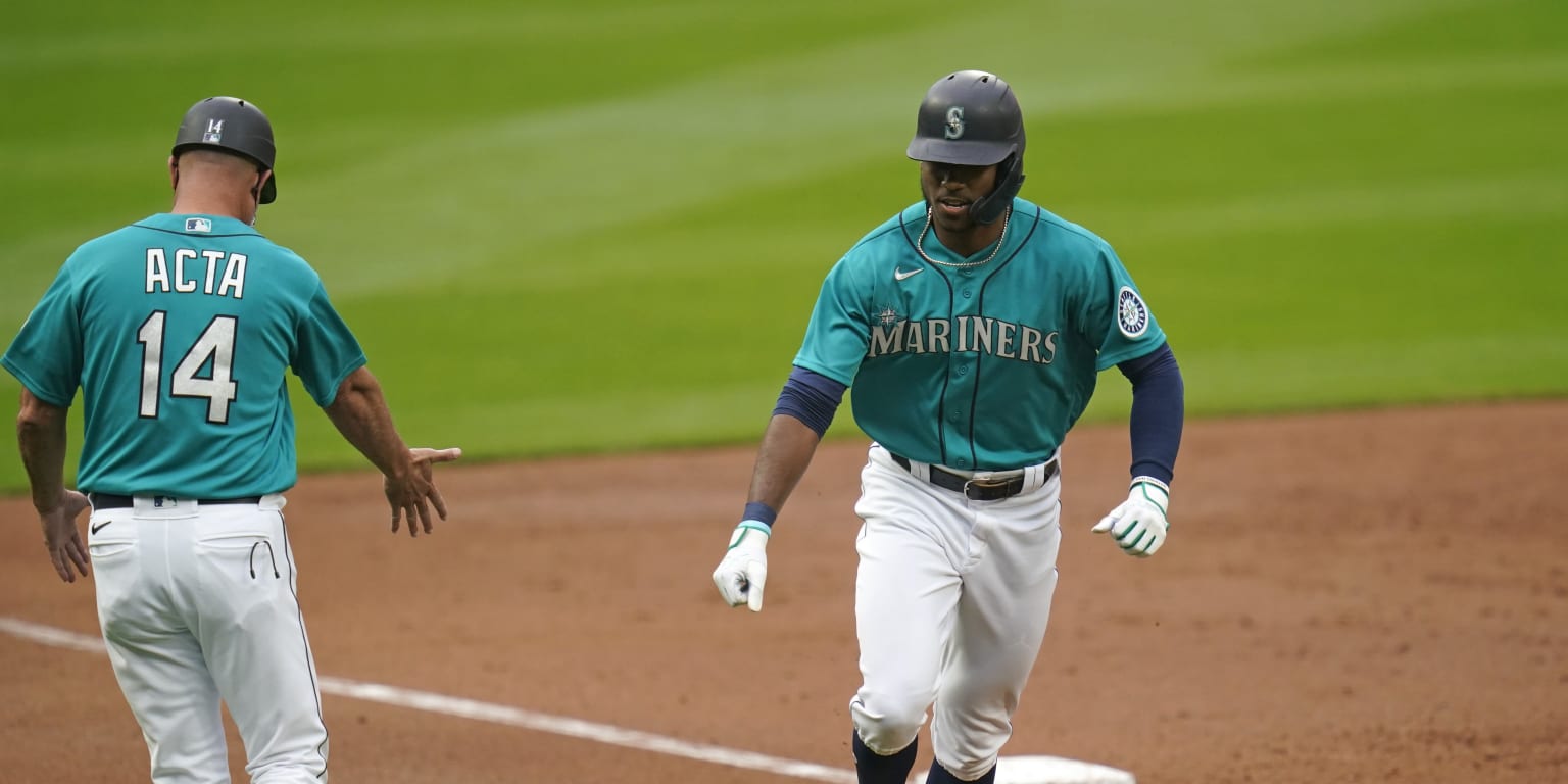Kyle Lewis' sixth home run leads Mariners