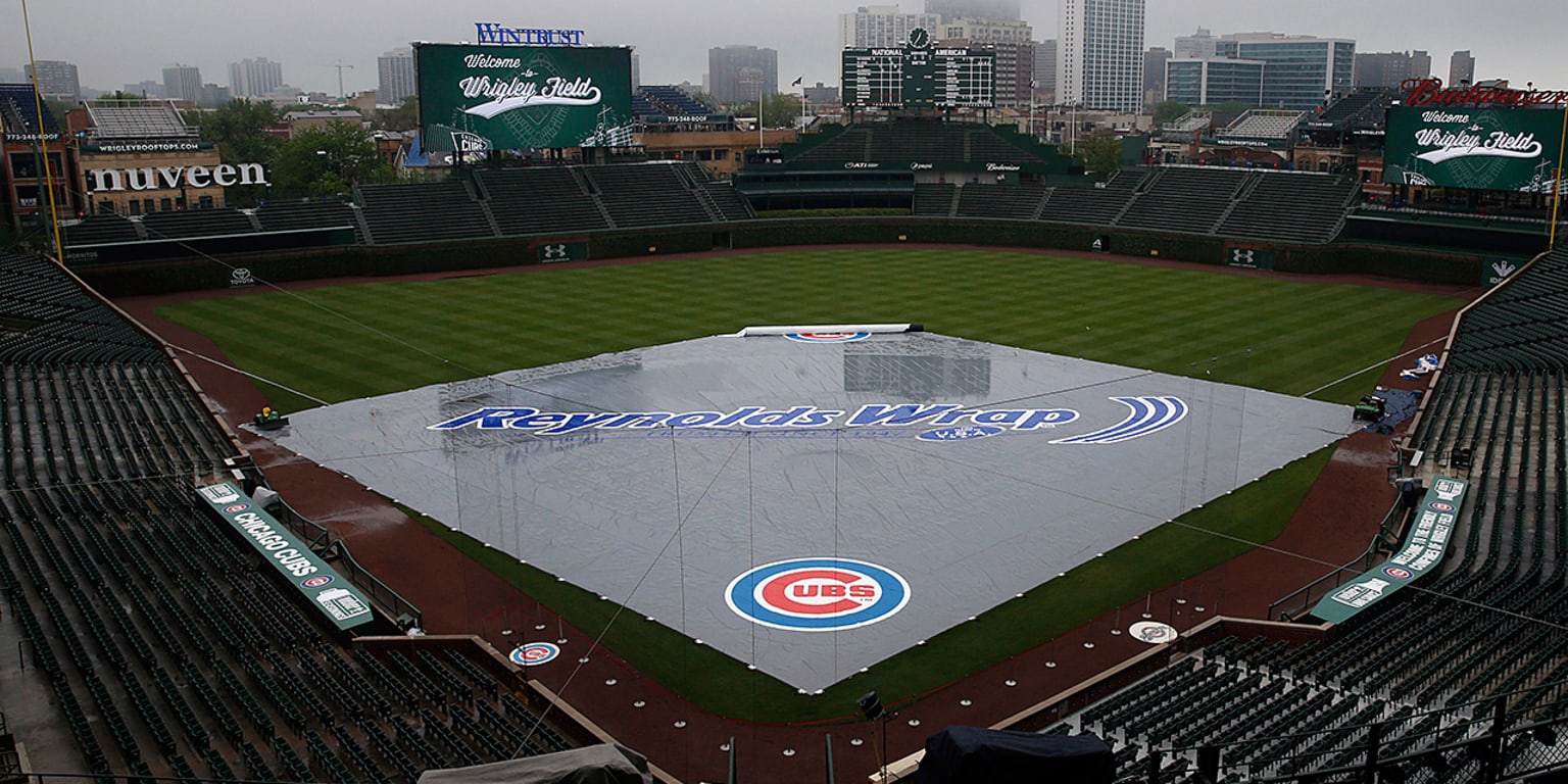 Giants Cubs Game In Rain Delay At Wrigley Chicago Cubs