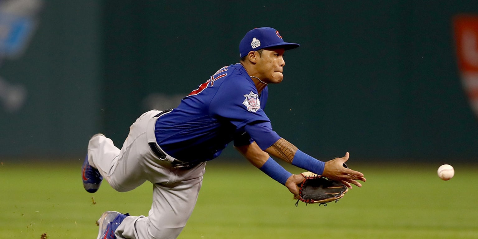 Watch in wonder as Javier Baez turns a shoestring throw into an effortless  double play