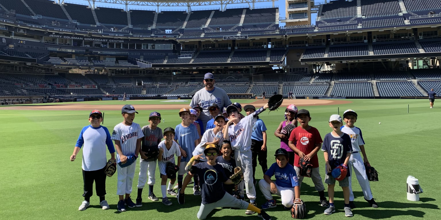 MLBPAA, Miami Marlins host Legends for Youth Clinic