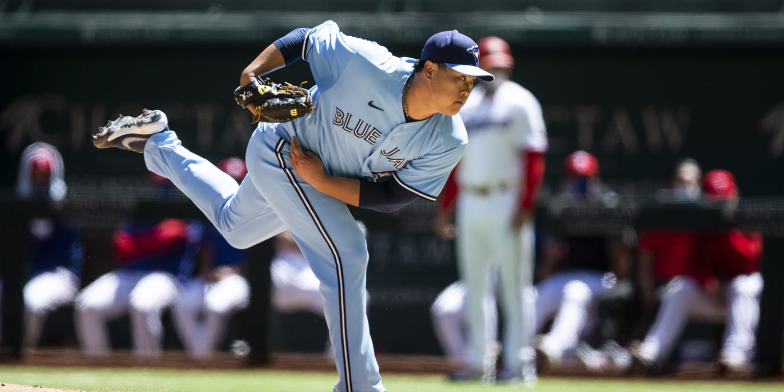 Toronto Blue Jays' Hyun Jin Ryu pitches to the Tampa Bay Rays