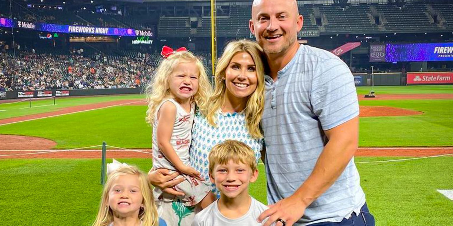 Kyle Seager announces MLB retirement through wife's Twitter