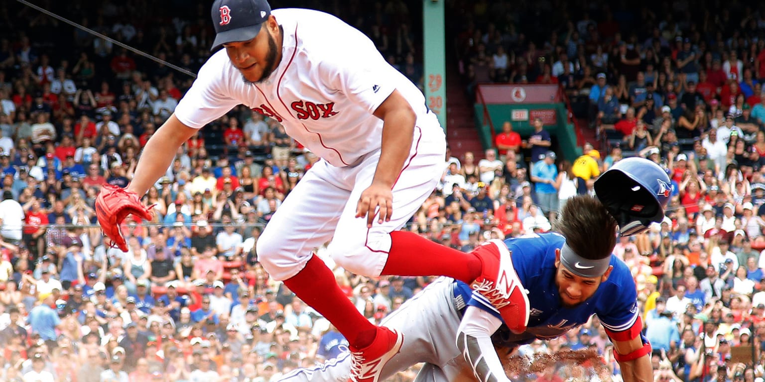 Xander Bogaerts leaves game after collision with Alex Verdugo