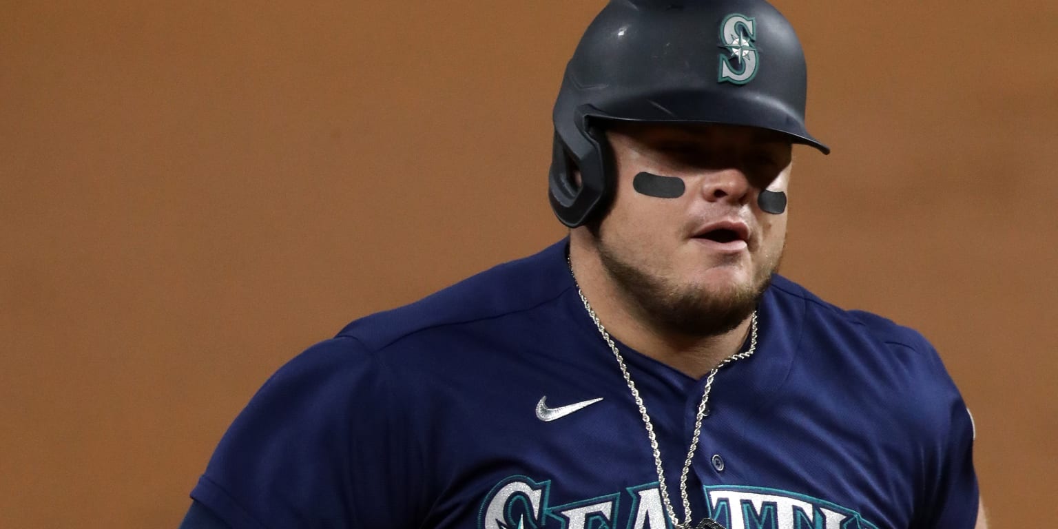 Mariners trade Vogelbach to Blue Jays for cash