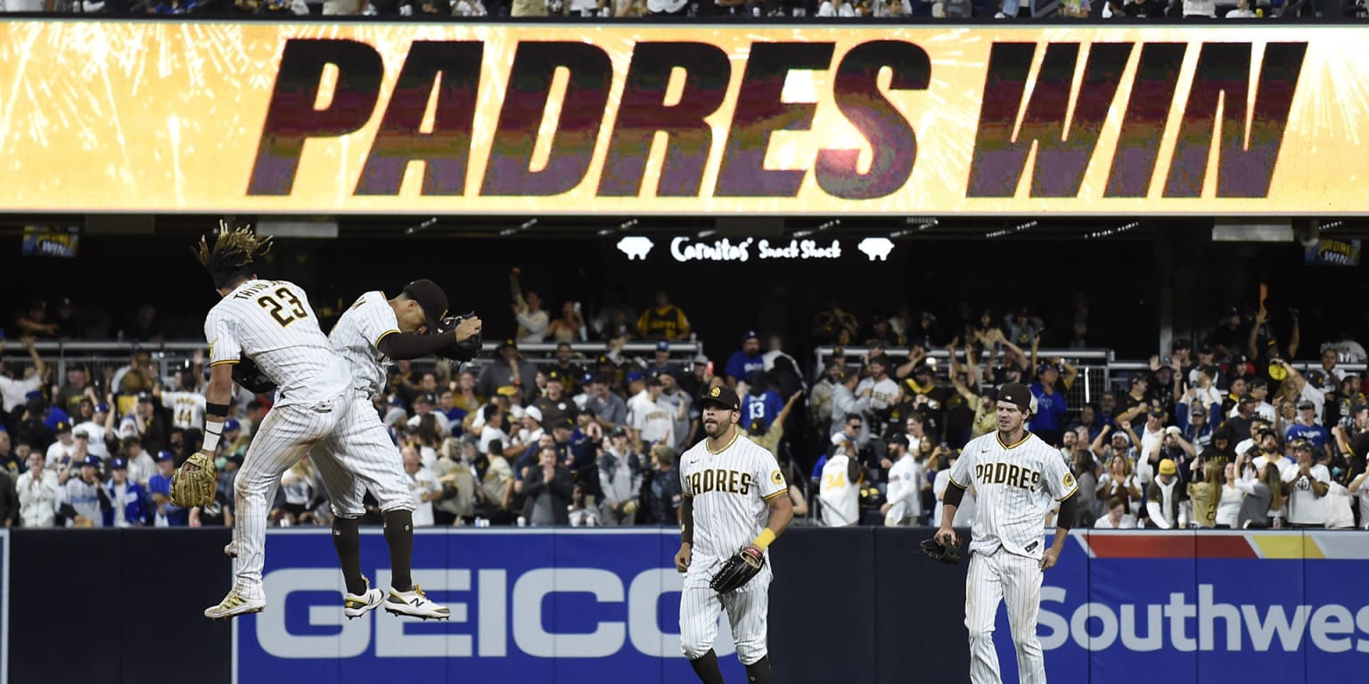 Padres quét Dodgers với đám đông muộn để giành chiến thắng