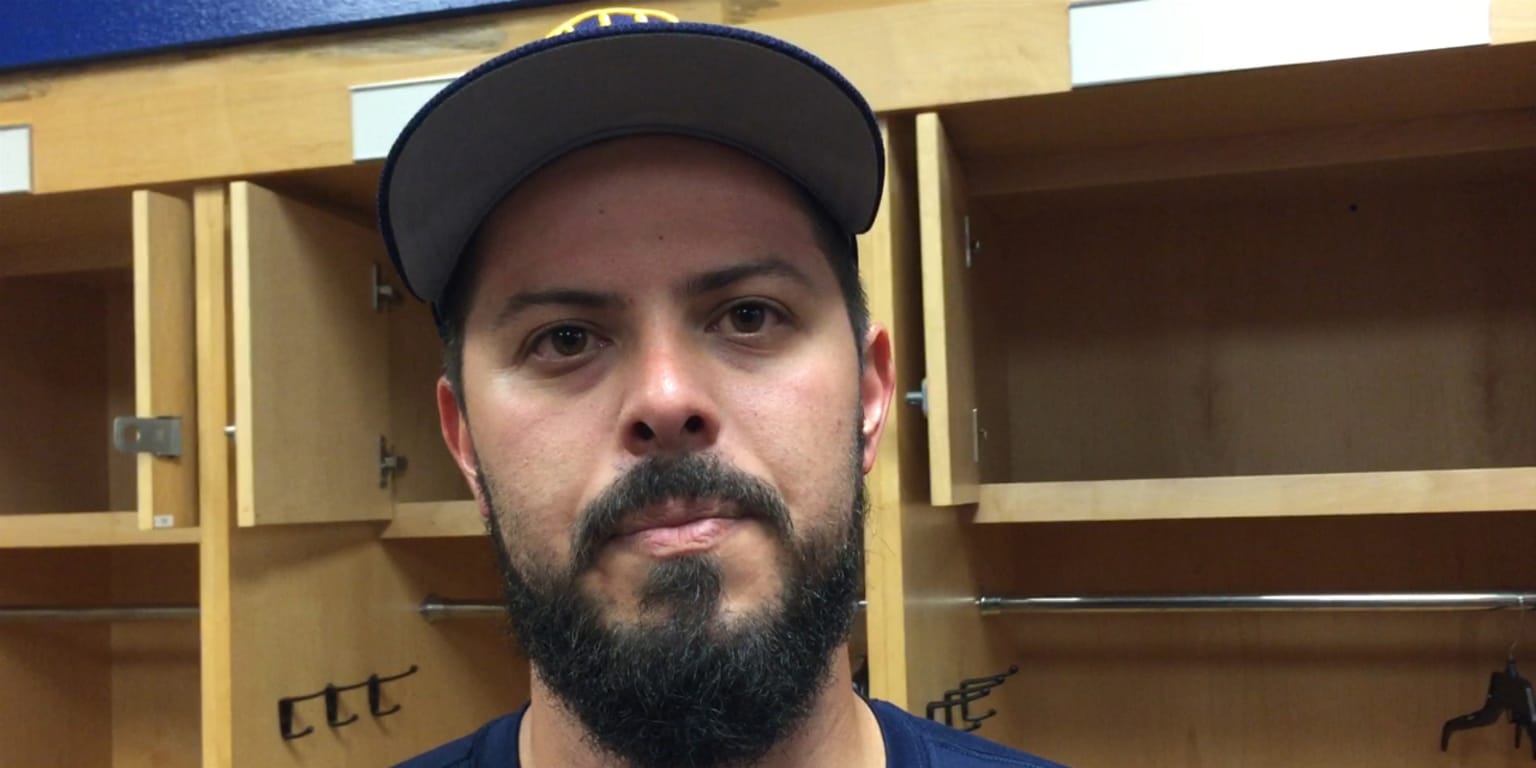 Brewers' Nick Ramirez switches to pitching