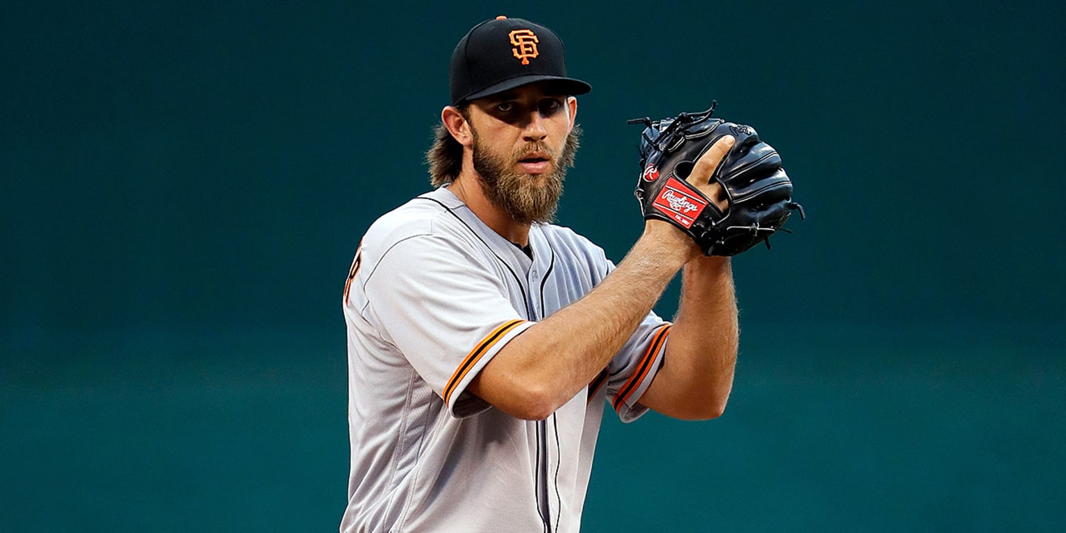 Giants' Madison Bumgarner injures shoulder in dirt bike accident