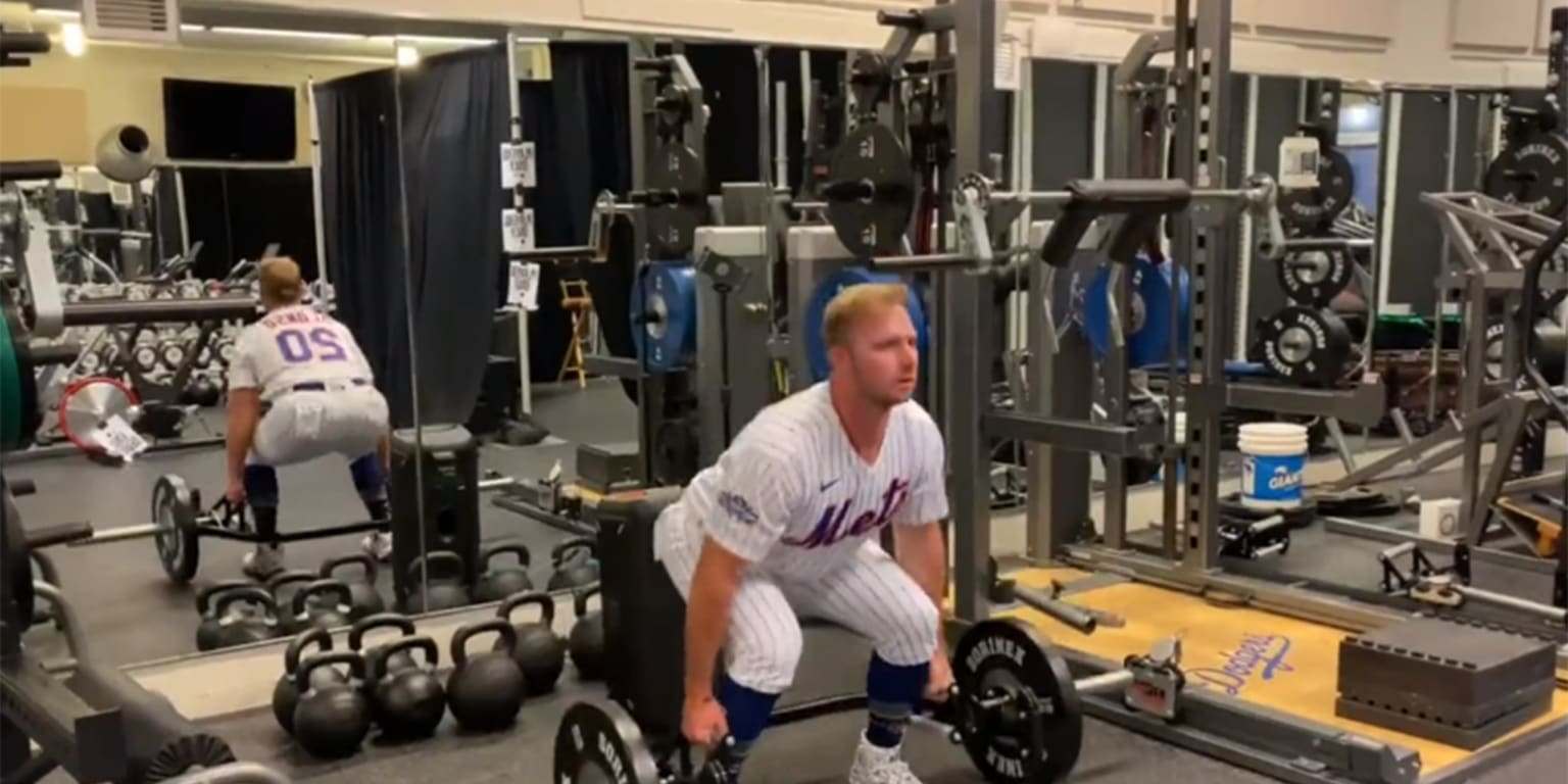 Pete Alonso lifts weights before Home Run Derby