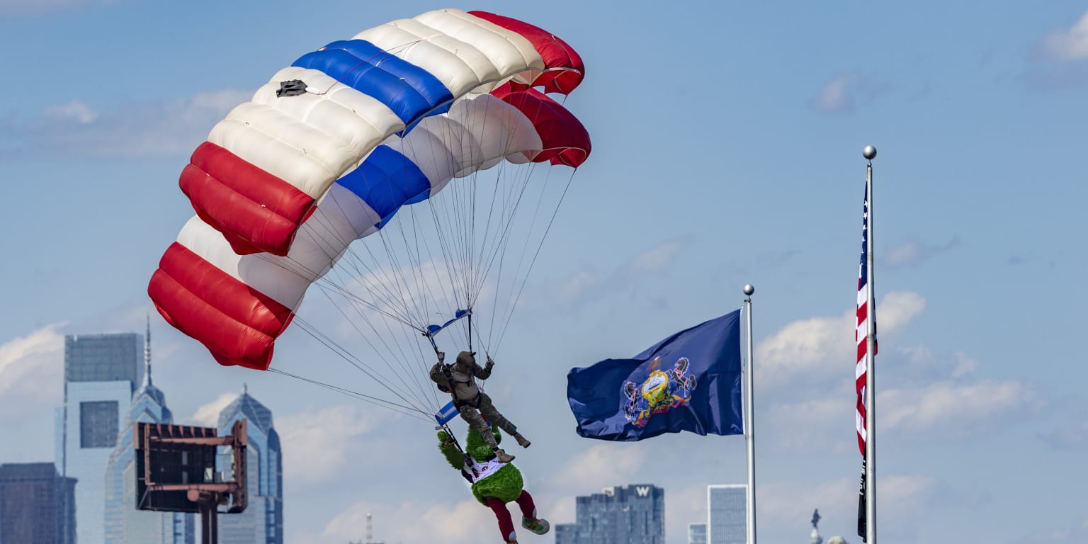 Phillie Phanatic Lays Waste To Racing Sausages With Flying