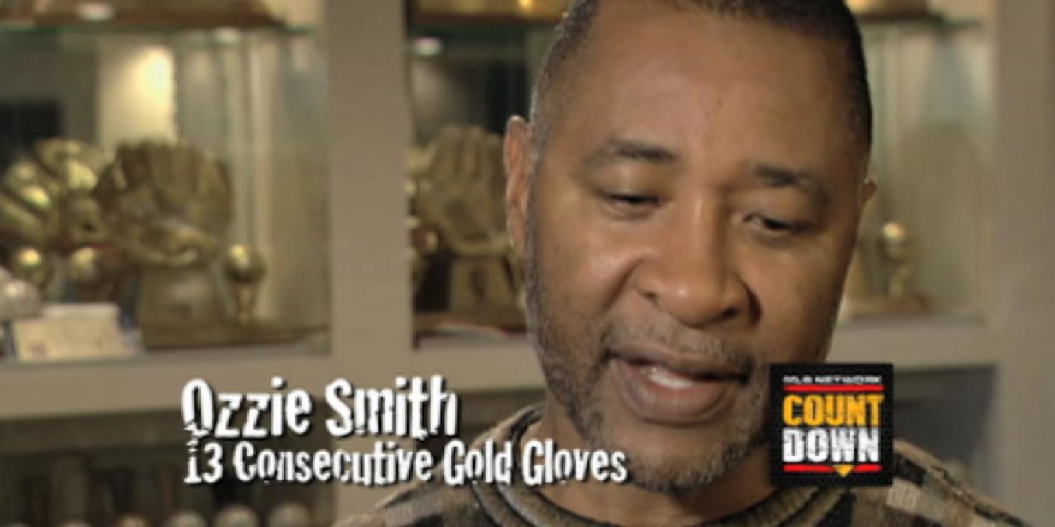 Relive the jaw-dropping barehanded play that Ozzie Smith once