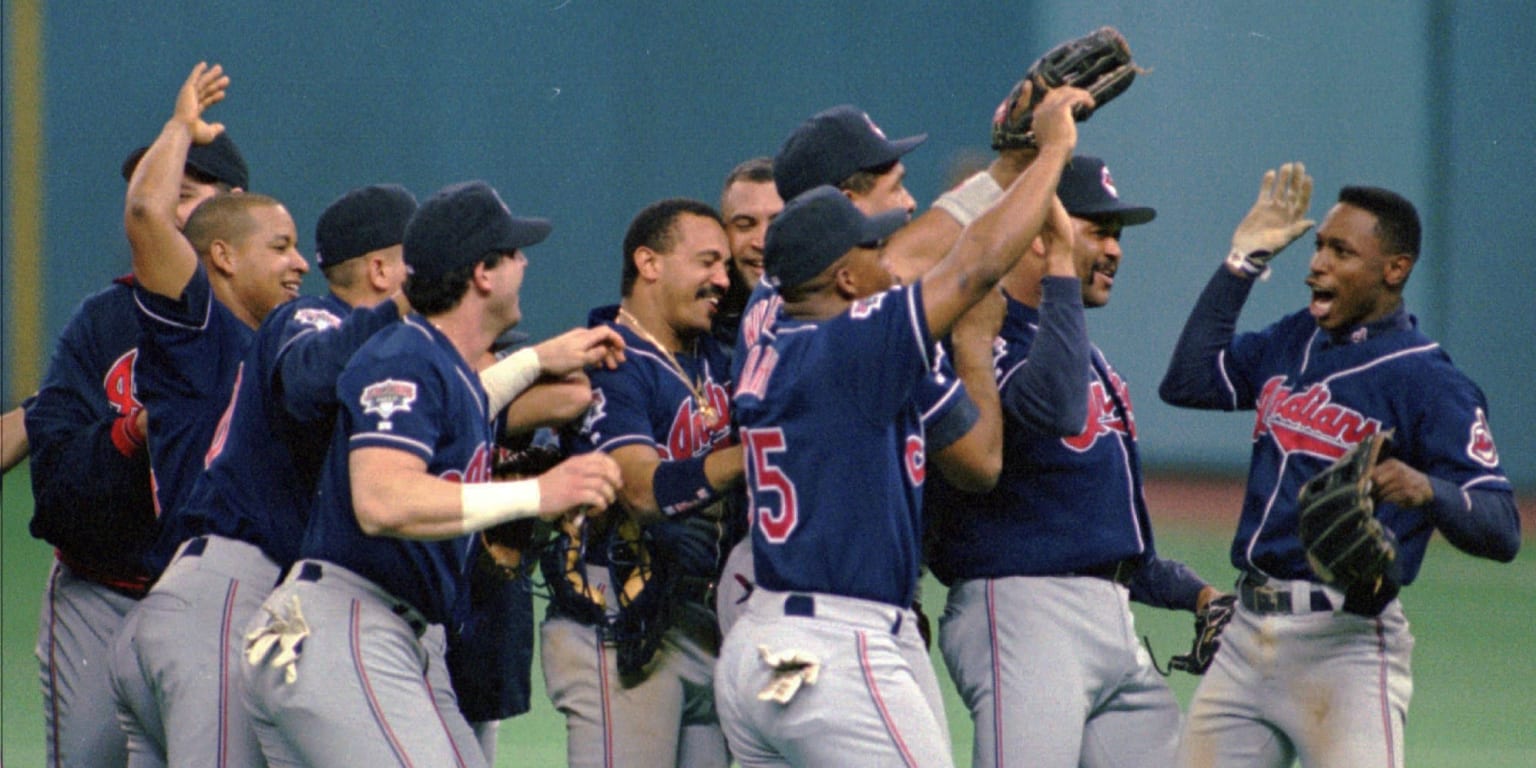 1995 was another year of stolen bases and Gold Glove defense for Kenny  Lofton - Covering the Corner