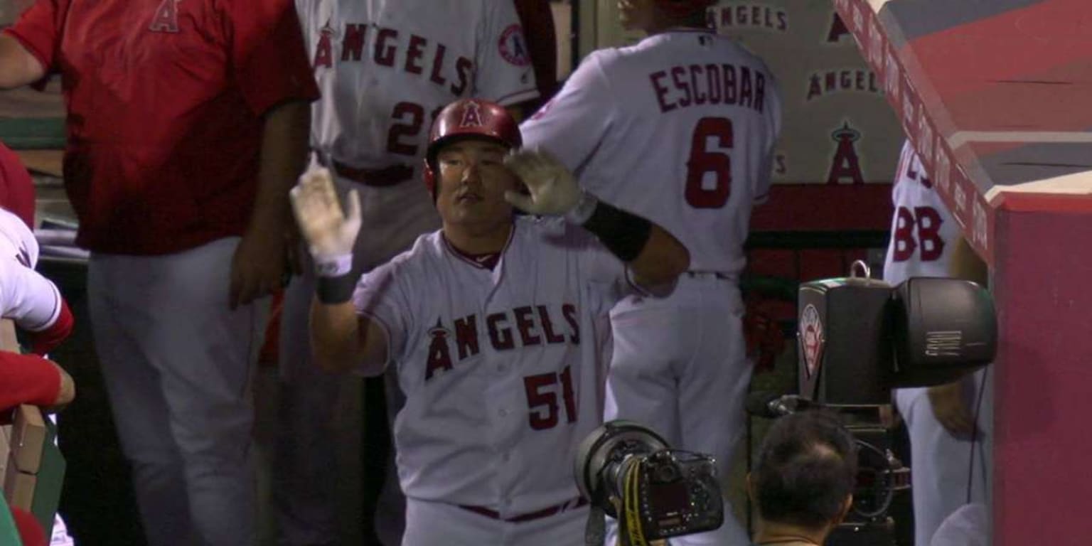 Ji-Man Choi lifted weights in the Rays' dugout after narrowly missing a  go-ahead homer