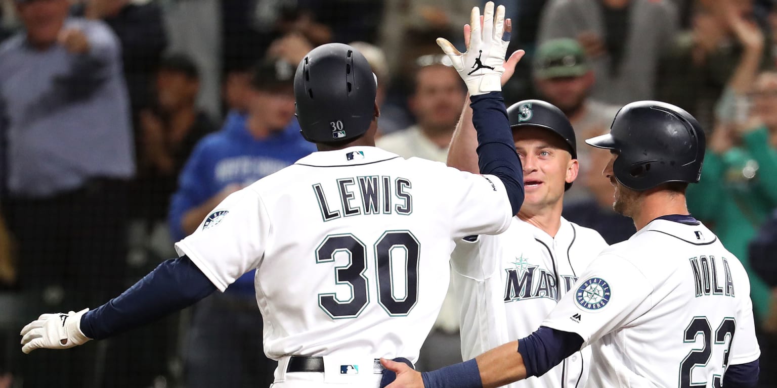 Seager, Lewis power M's past Rangers for 5th straight win