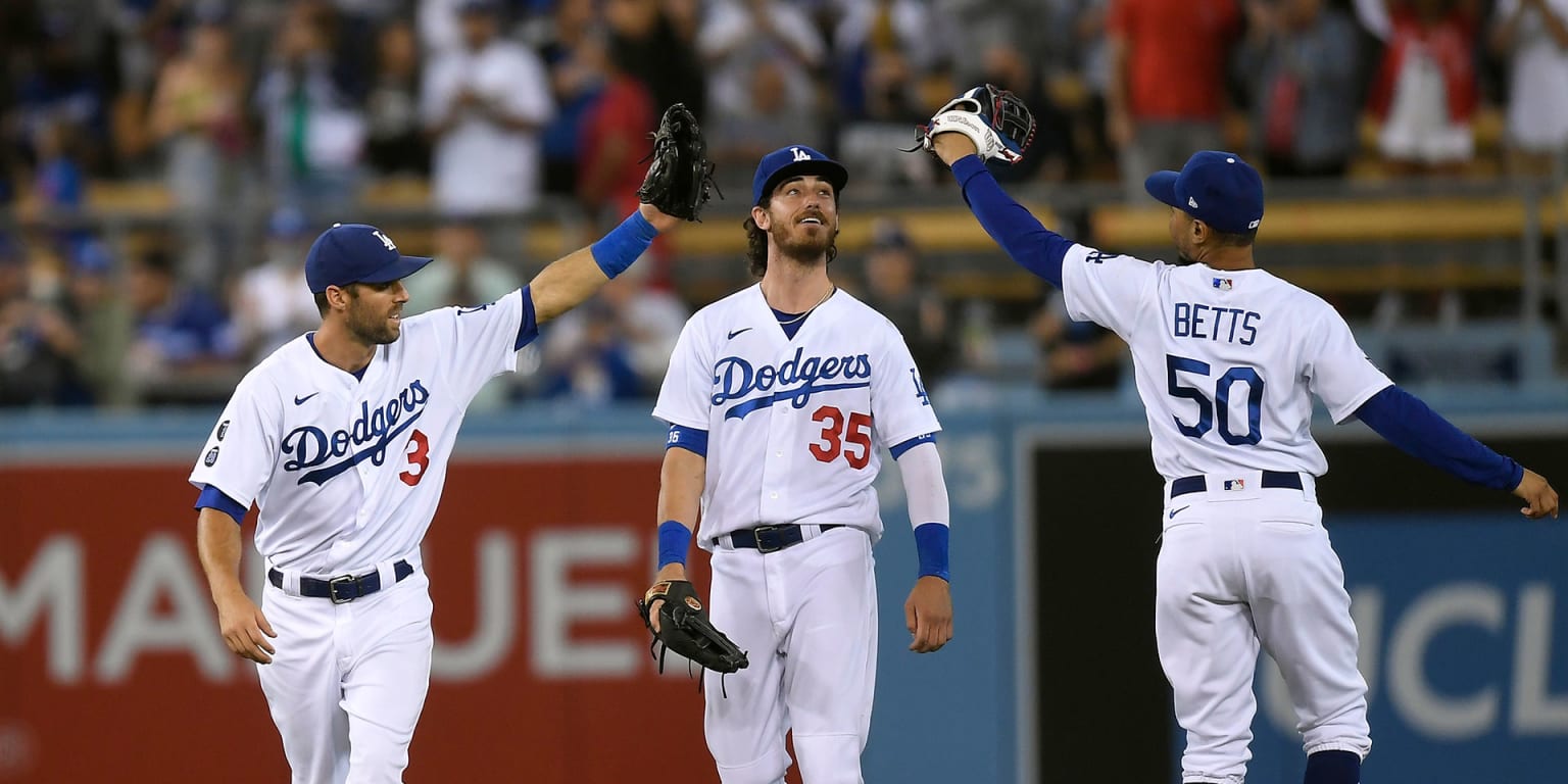 Dodgers 3, Giants 2: Chris Taylor starts a clutch double play and