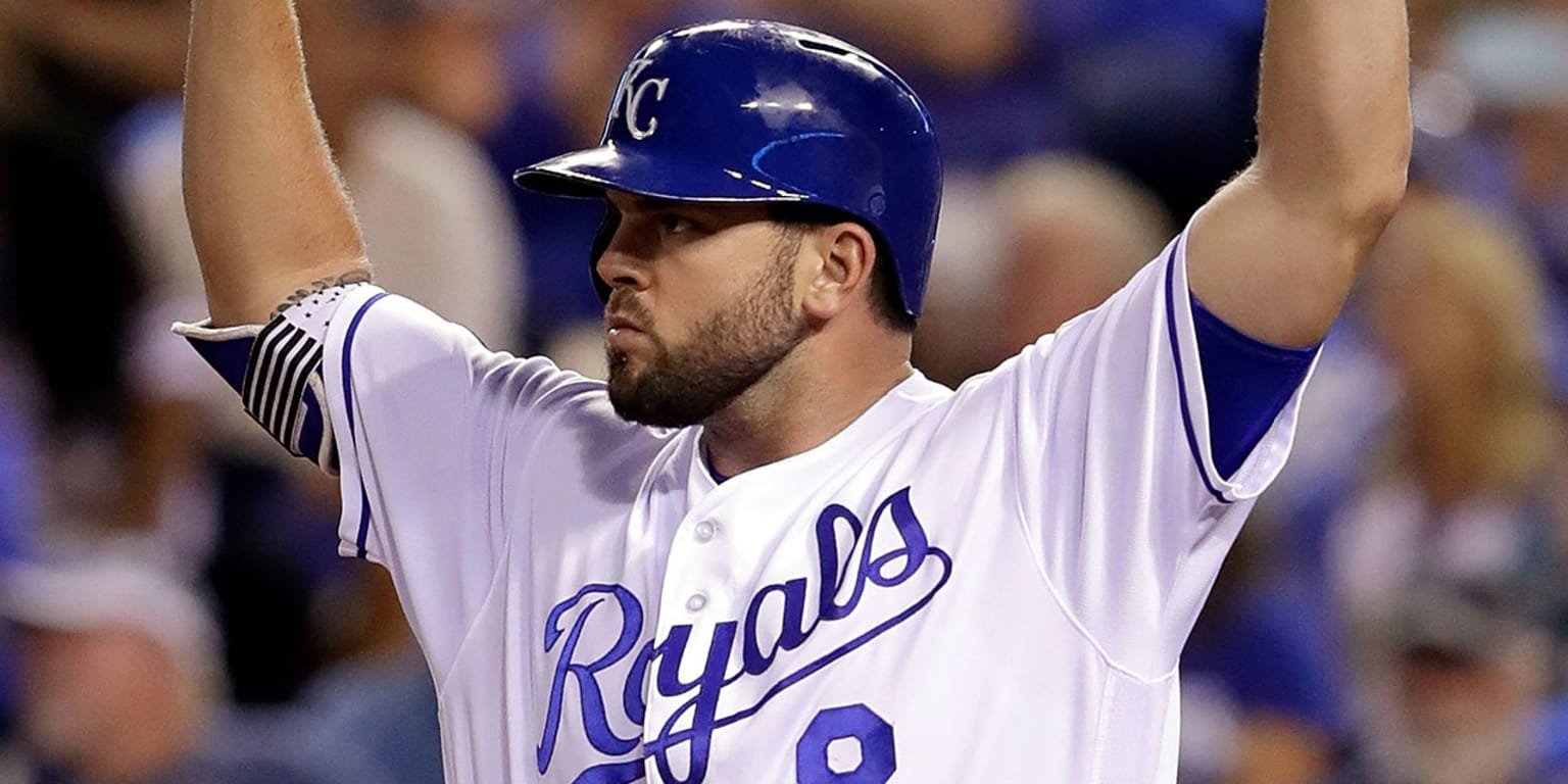 Braves: The Mike Moustakas signing is worrisome 