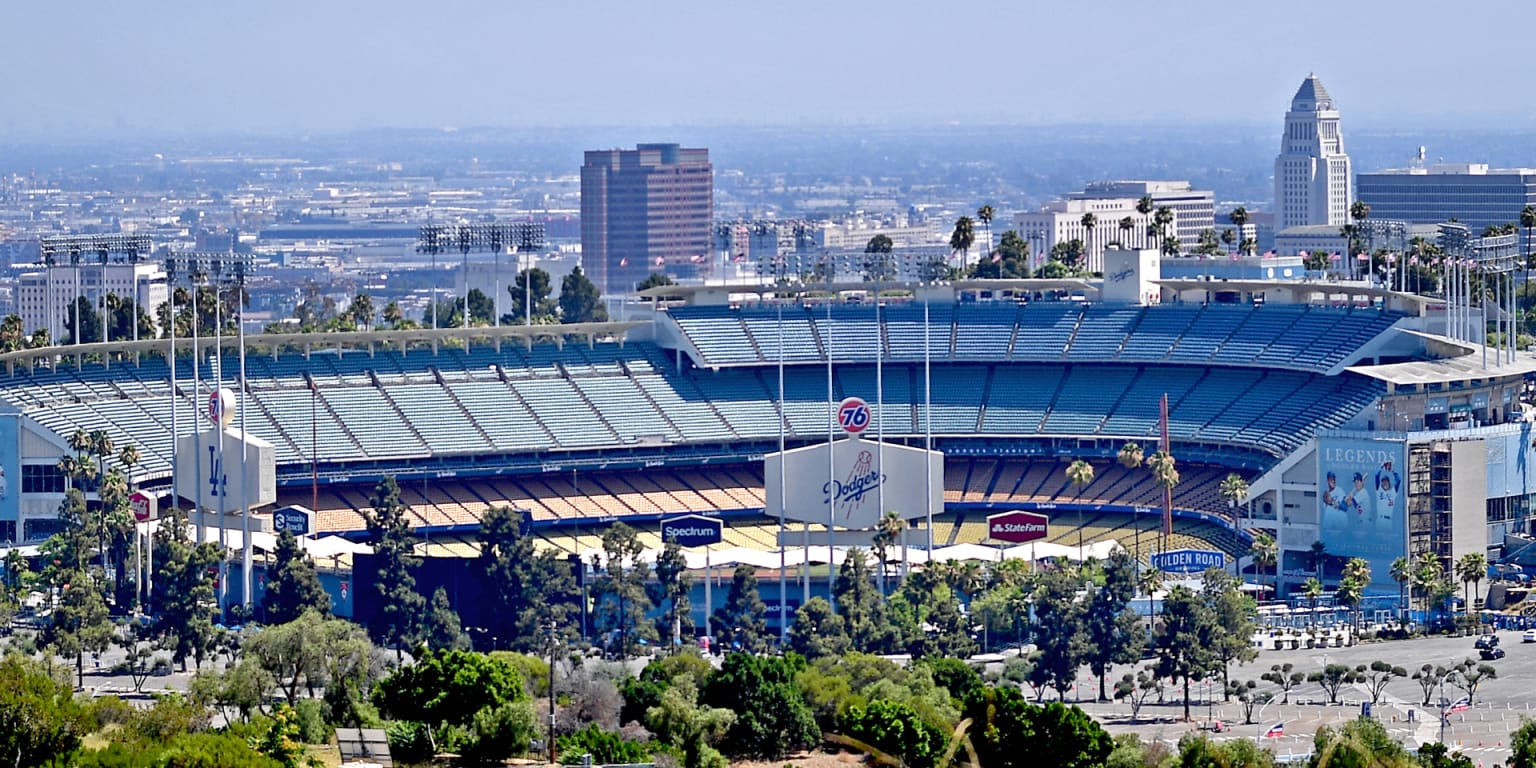 Dodgers to play at Dodger Stadium for first time in 2022