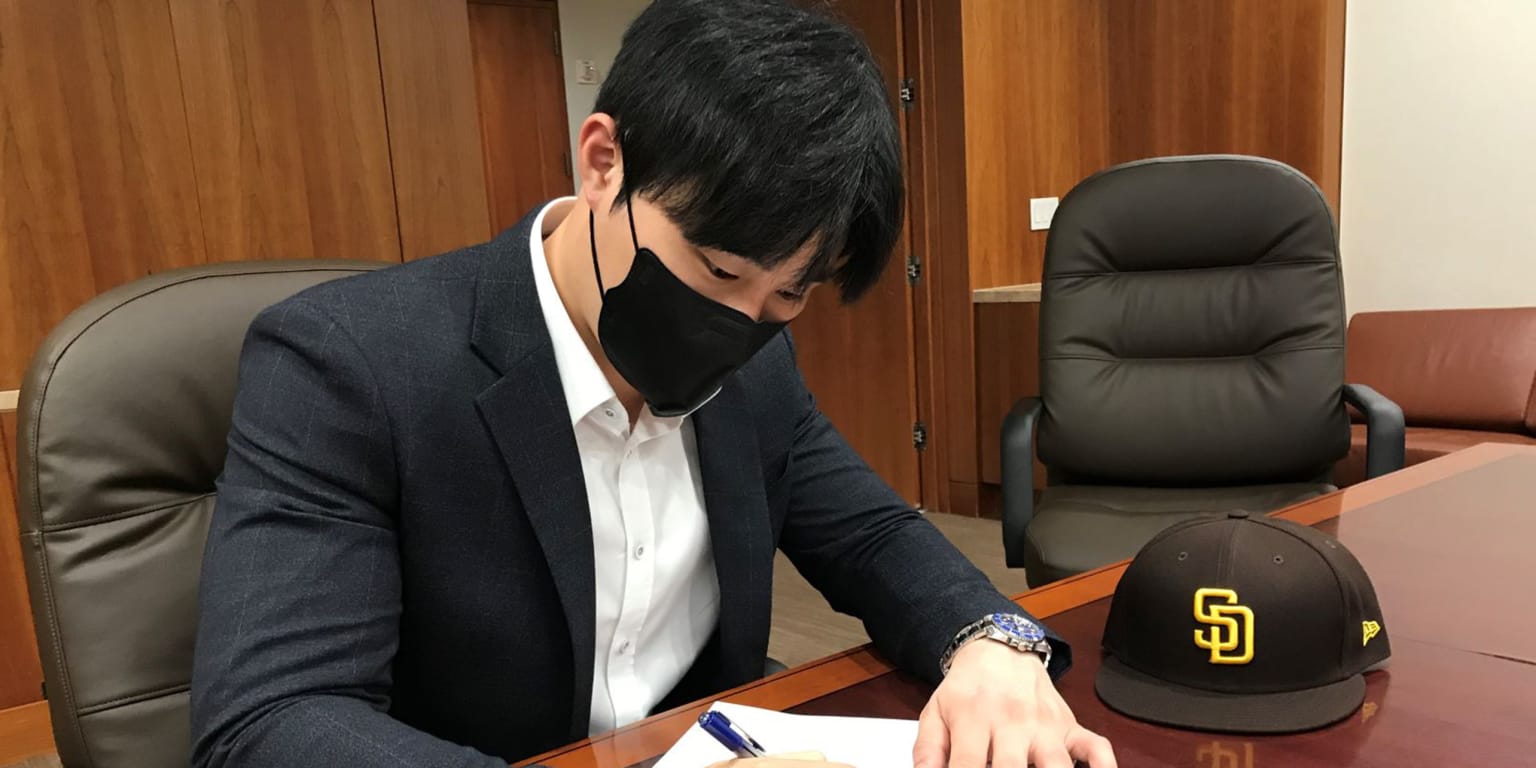 Padres sign Ha-Seong Kim
