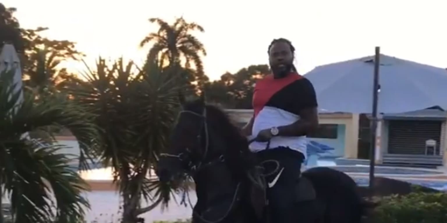 Johnny Cueto is back to riding horses and all is right with the world