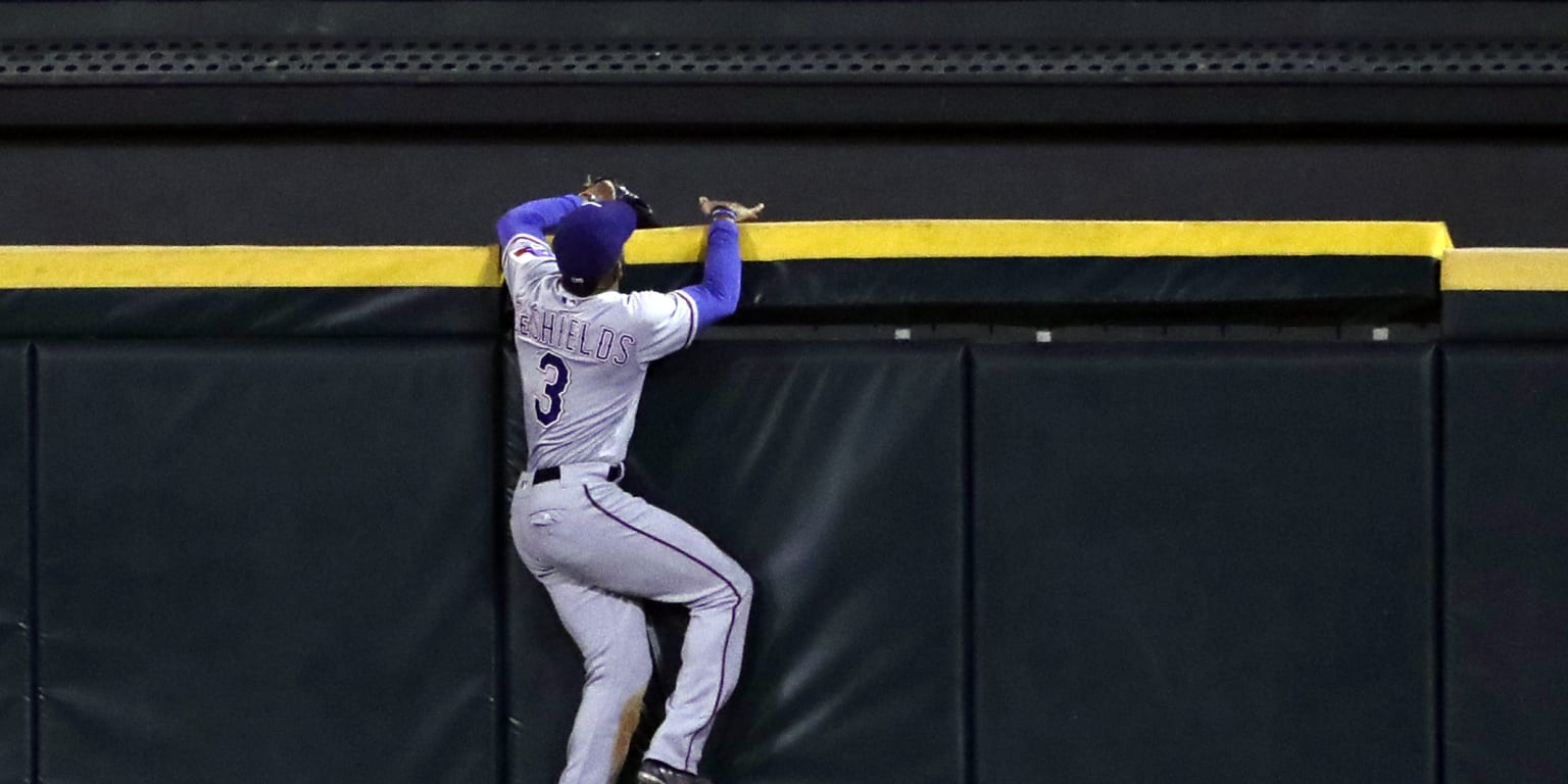 Delino DeShields walks., 05/09/2018