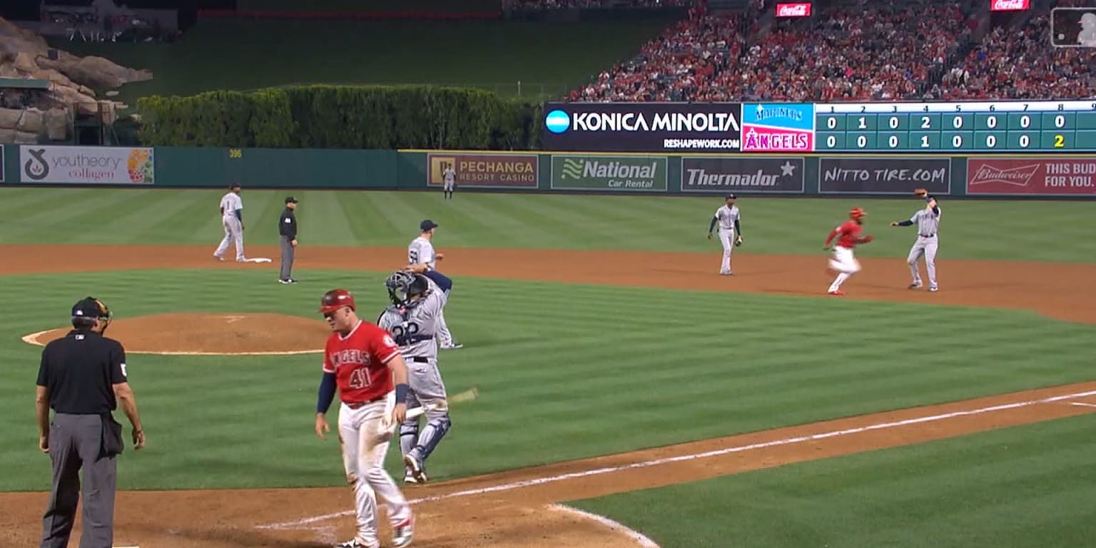 Dee Gordon helps Ryon Healy turn unusual double play