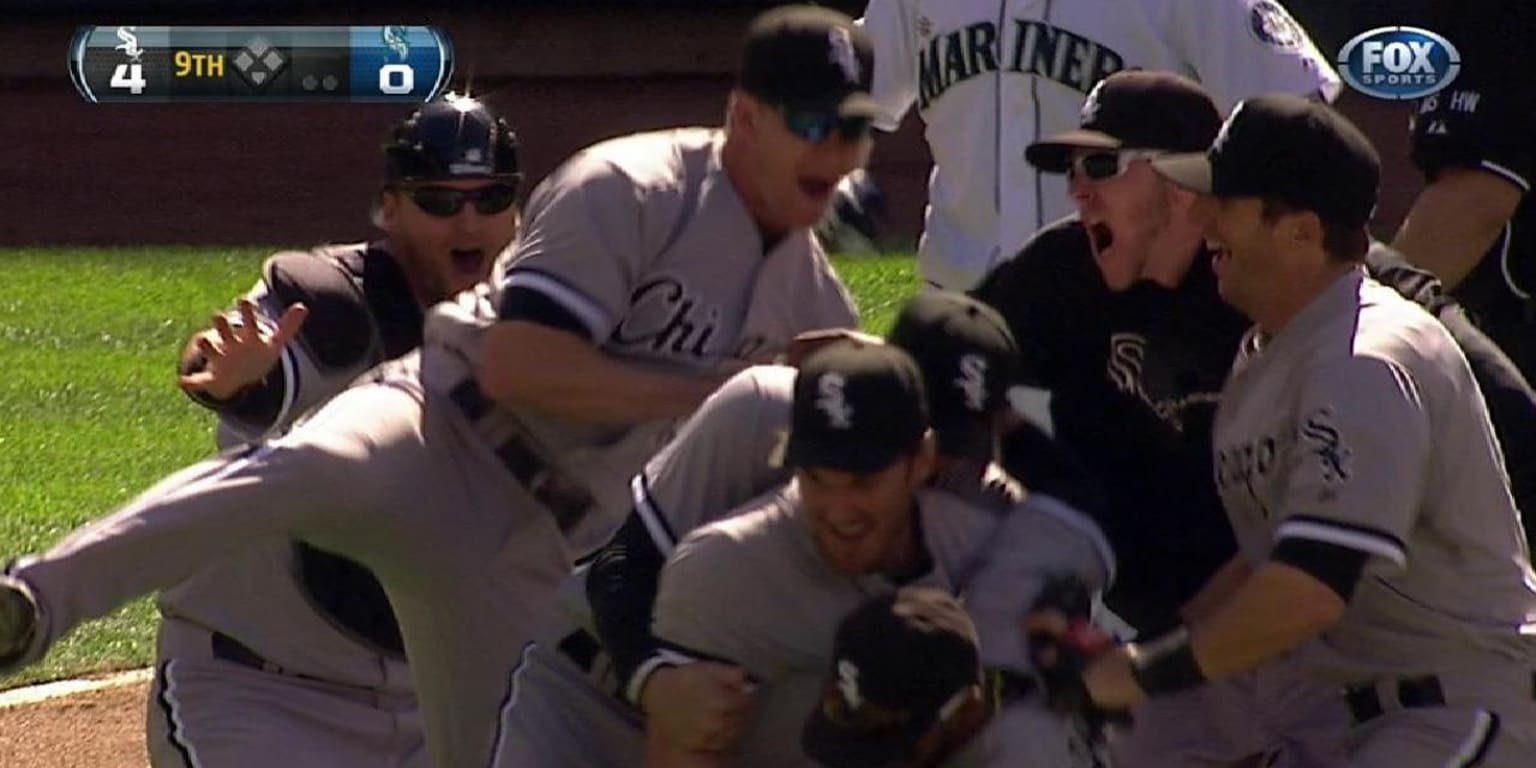 Paul Konerko got hit in face with pitch, didn't want help, homered