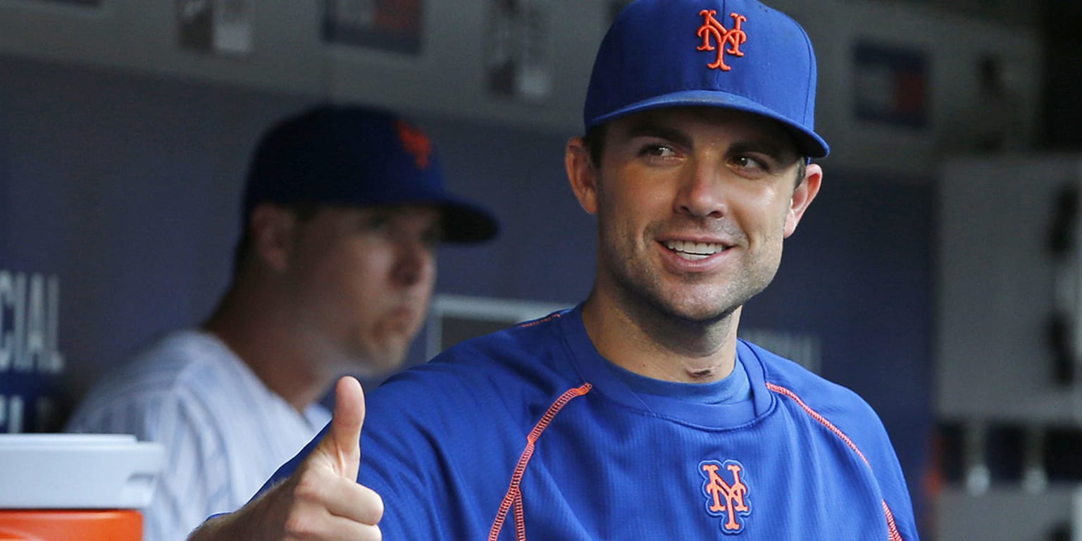 David Wright cradles infant son at Mets-Dodgers game