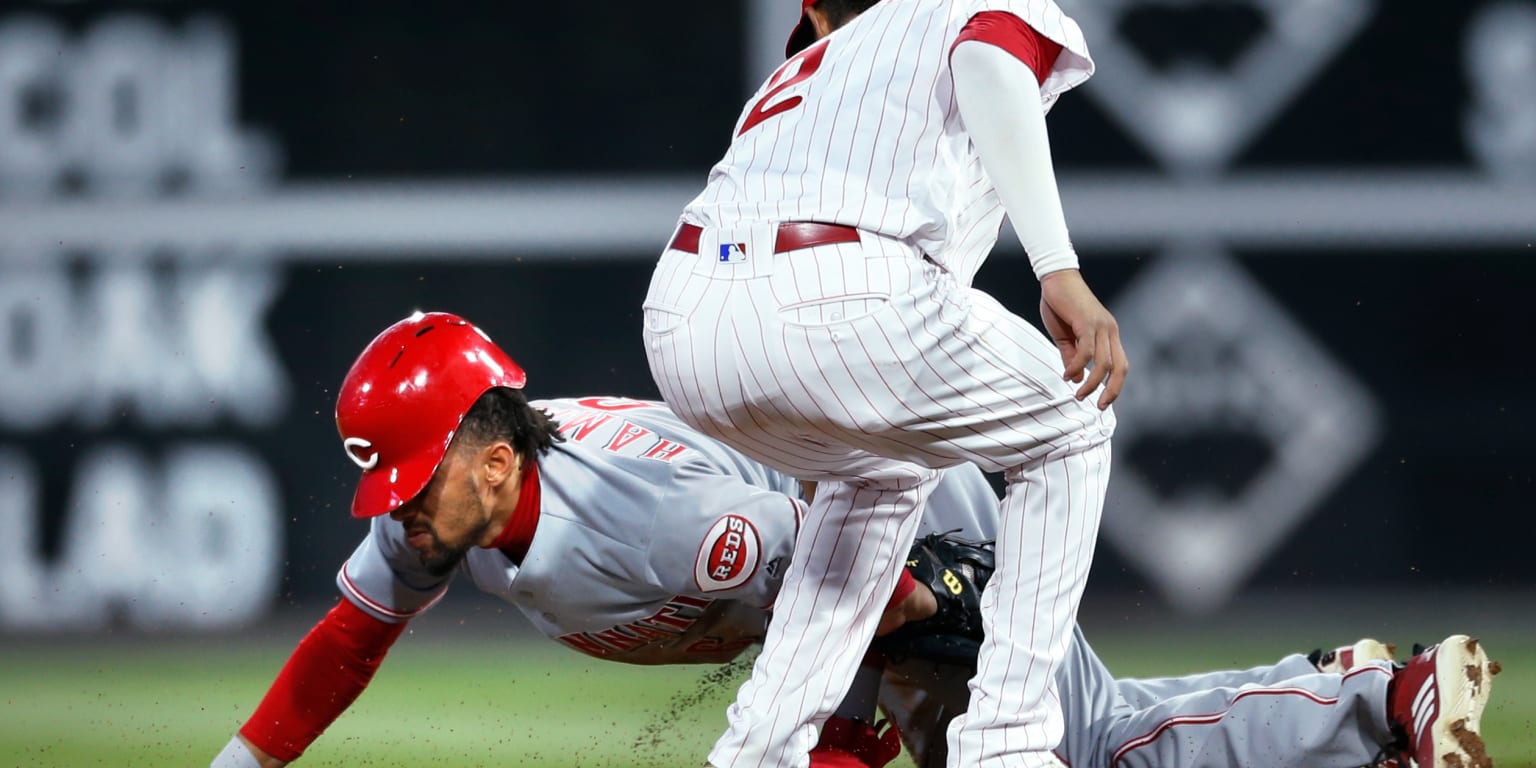 Billy Hamilton turns pickoff attempt into a run 