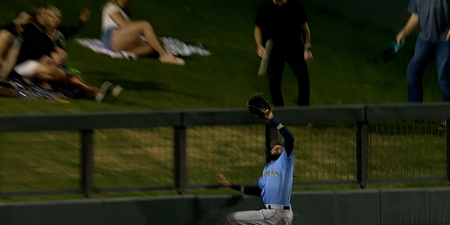 Billy Hamilton climbs the wall to rob a home run