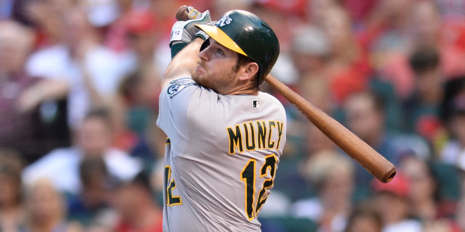 Max Muncy staying with A's organization