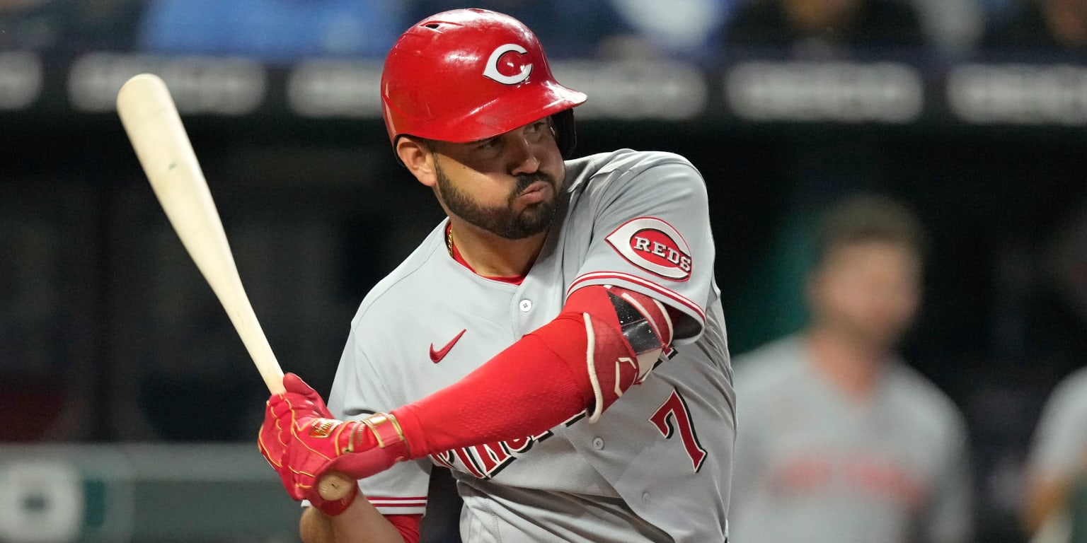 Eugenio Suarez homers early, Cincinnati Reds hold on for win over