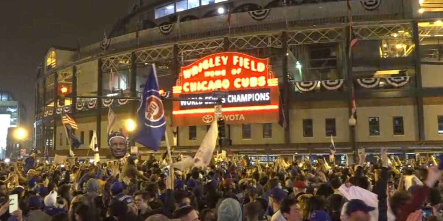 Watch the exact moment fans outside Wrigley Field learned the Cubs won the  World Series