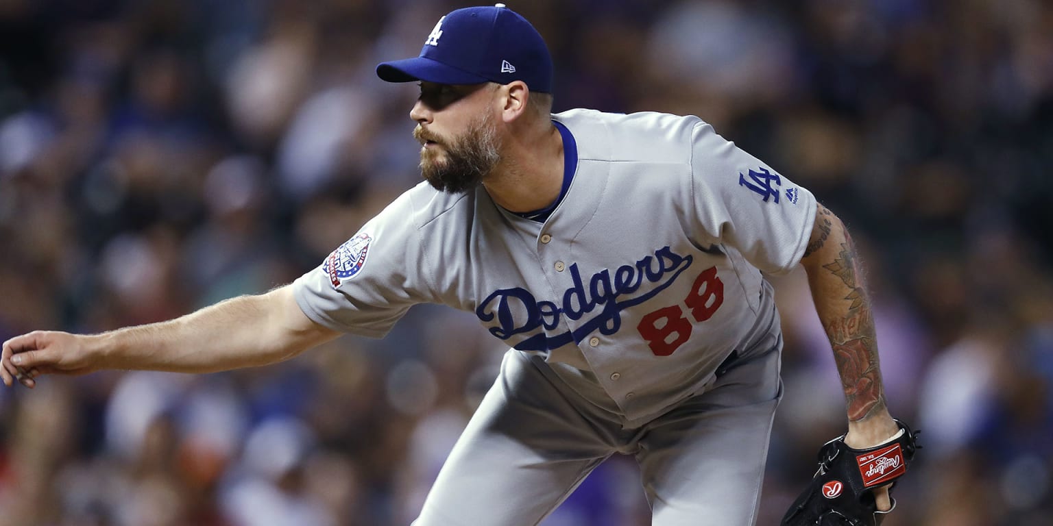 Brian Dozier exits game; Axford has leg injury