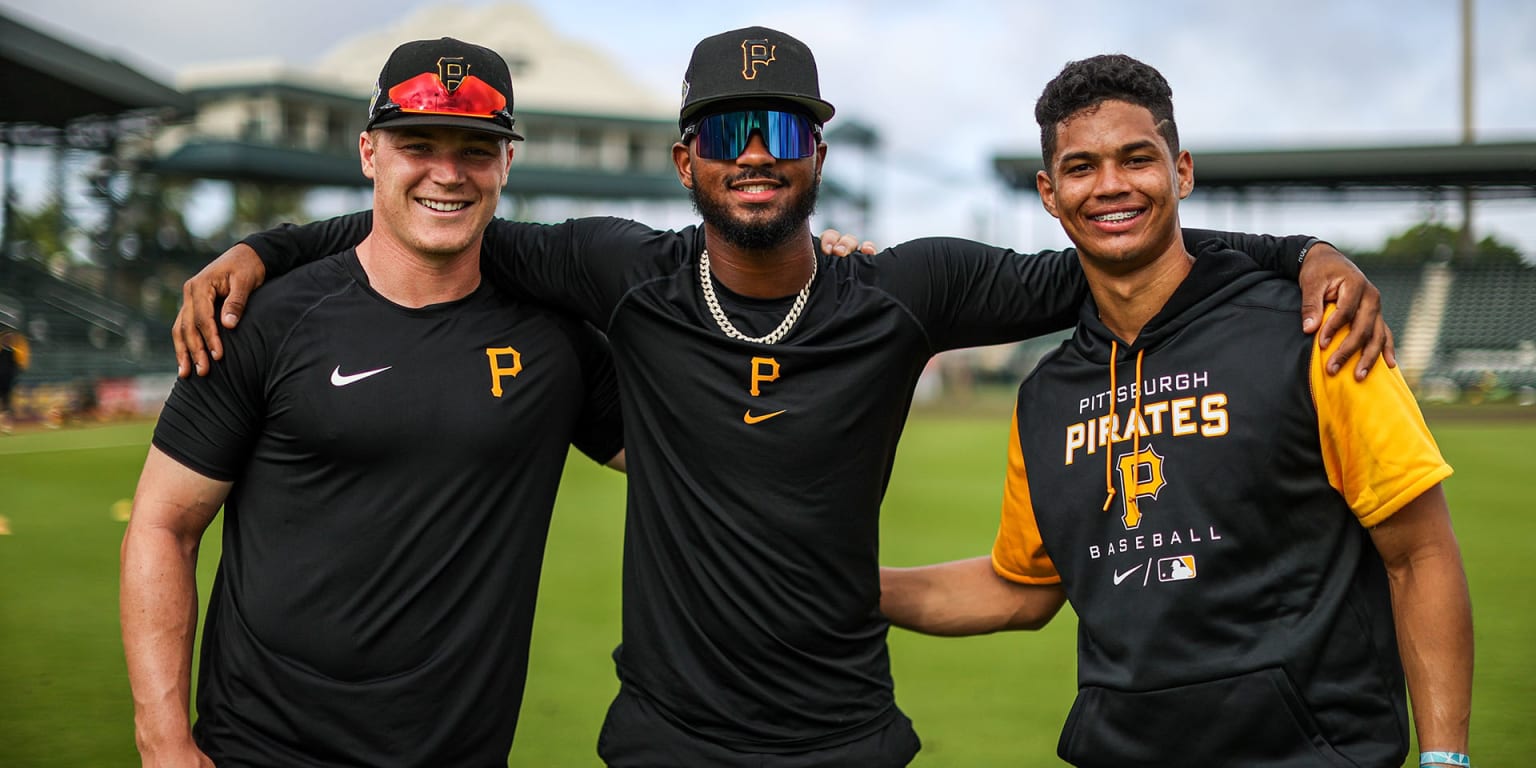 MLB Pipeline on X: Endy to the Steel City ⚙️ According to reports,  third-ranked @Pirates prospect Endy Rodríguez (MLB No. 35) will be called  up for his Major League debut. Full scouting