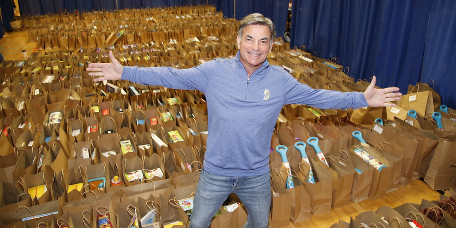 Rick Rizzs' charity helps spread holiday cheer