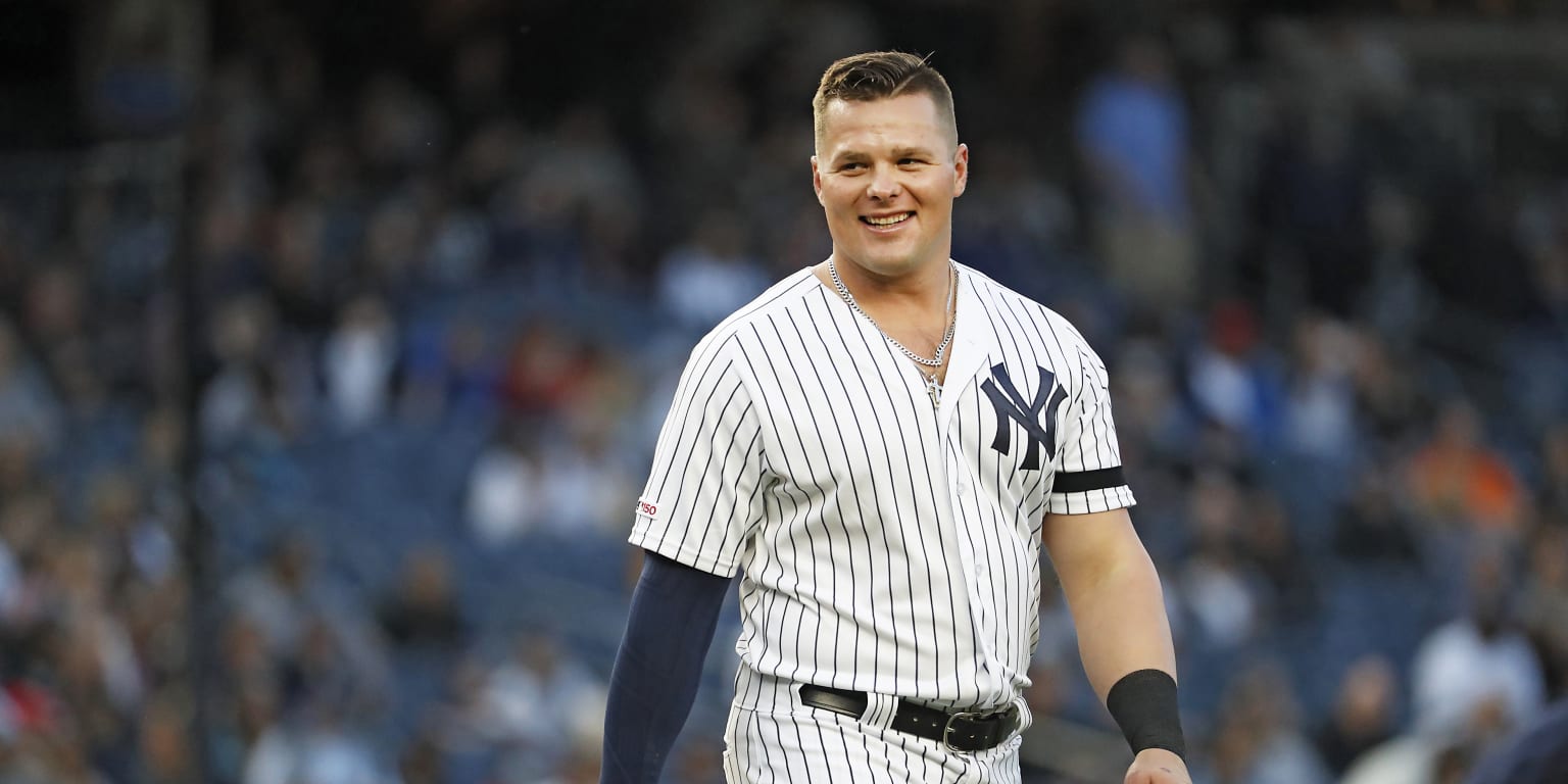 Luke Voit belts a 2-run triple off the wall in the Wild Card Game
