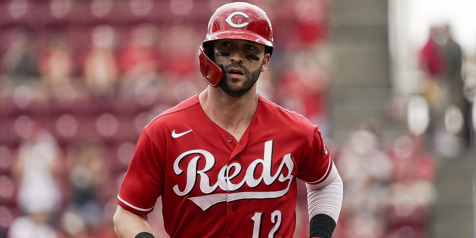 Reds rough up Pirates 14-1