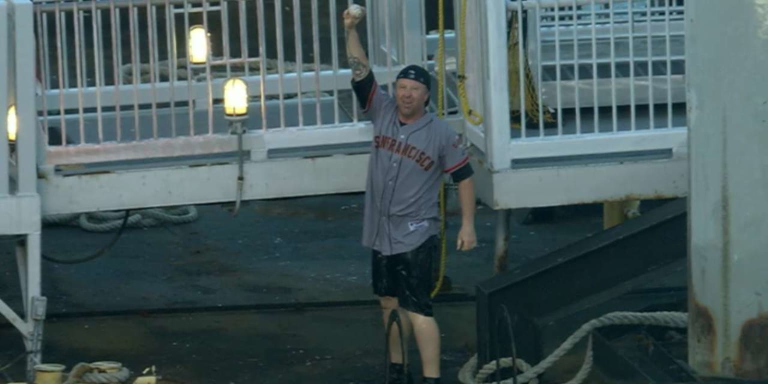 Madison Bumgarner welcomed warmly by Giants fans