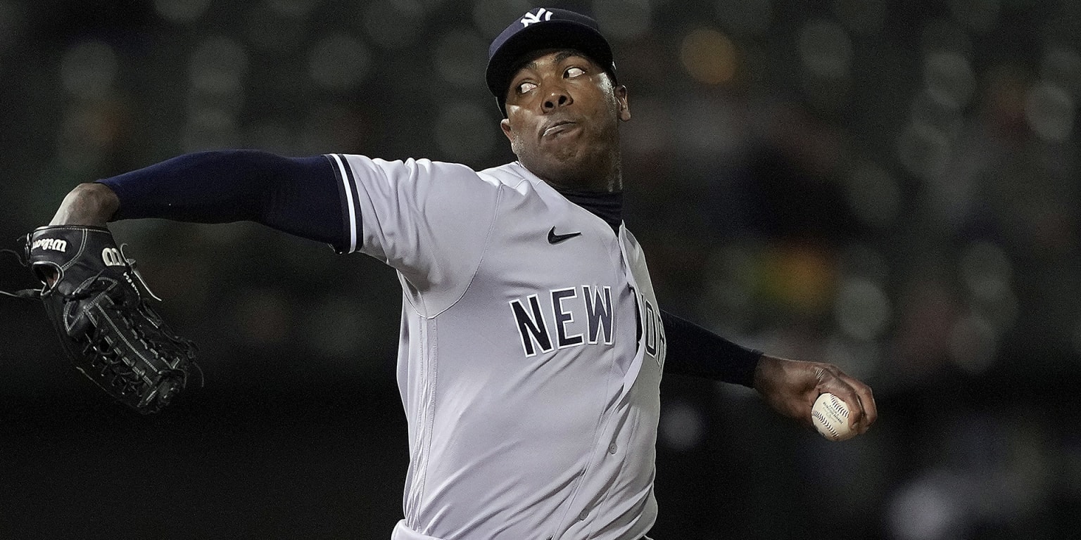 The Athletic on X: Aroldis Chapman now has 300 career saves. He's just the  31st player in MLB history to have 300 or more. The Yankees extend their  win streak to 12