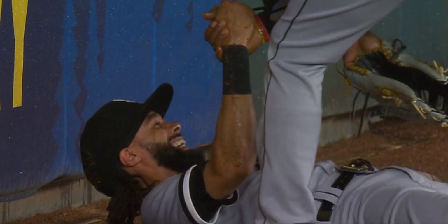 Billy Hamilton makes diving catch on warning track in White Sox win