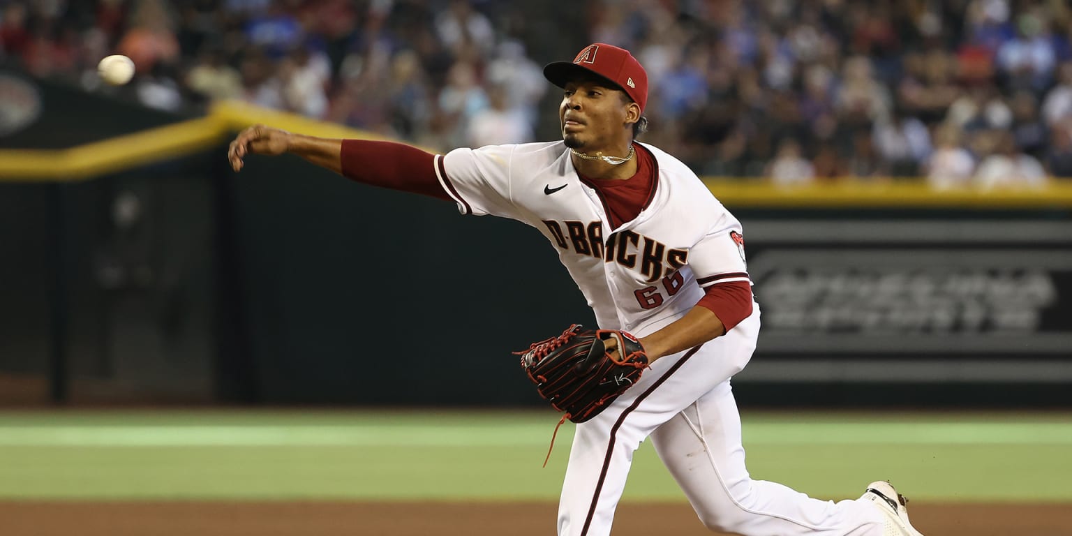 Cachorros reclamaron en waivers al diestro Edwin Uceta