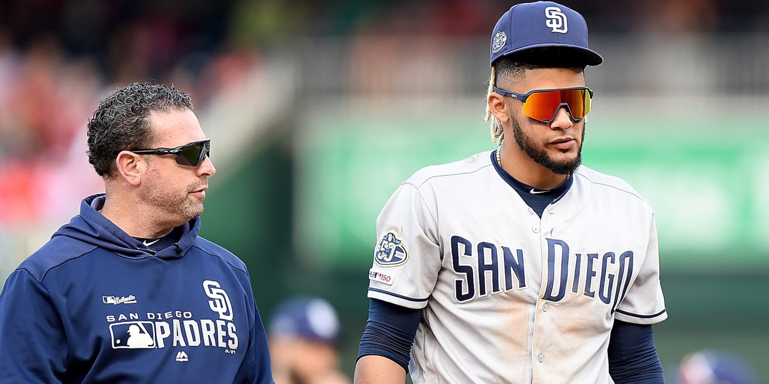 San Diego Padres' Fernando Tatis Jr makes daring play on infield