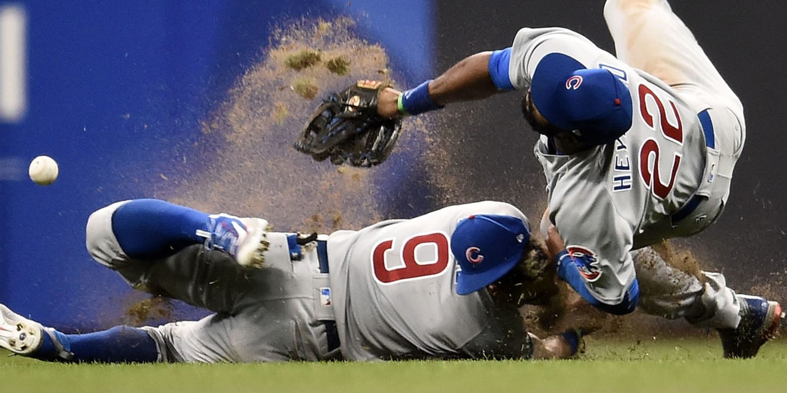 Javier Baez exits after collision in outfield
