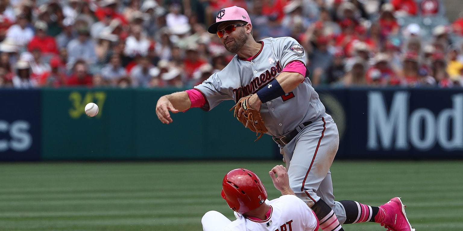 Minnesota Twins game worn pink jersey Mother's Day SZ 46 MLB