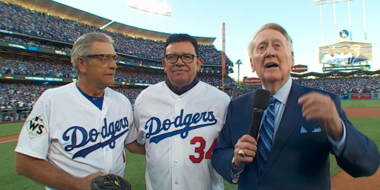 Vin Scully, Fernando Valenzuela throw out 1st pitch before Game 2, 2017  MLB Playoffs